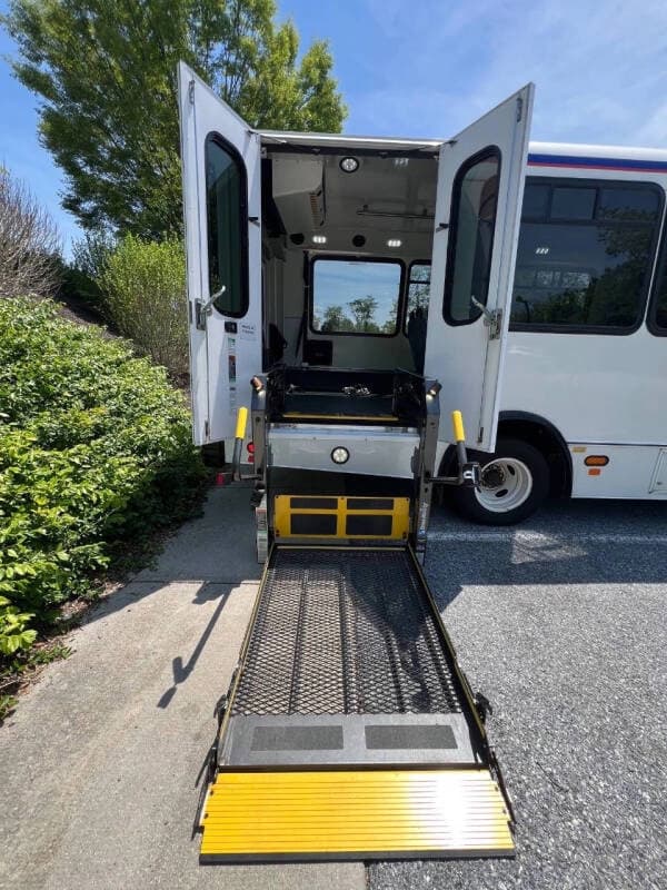 2016 Ford E450 Shuttle Bus - Image 8 2016 Ford E450 Shuttle Bus - Image 8