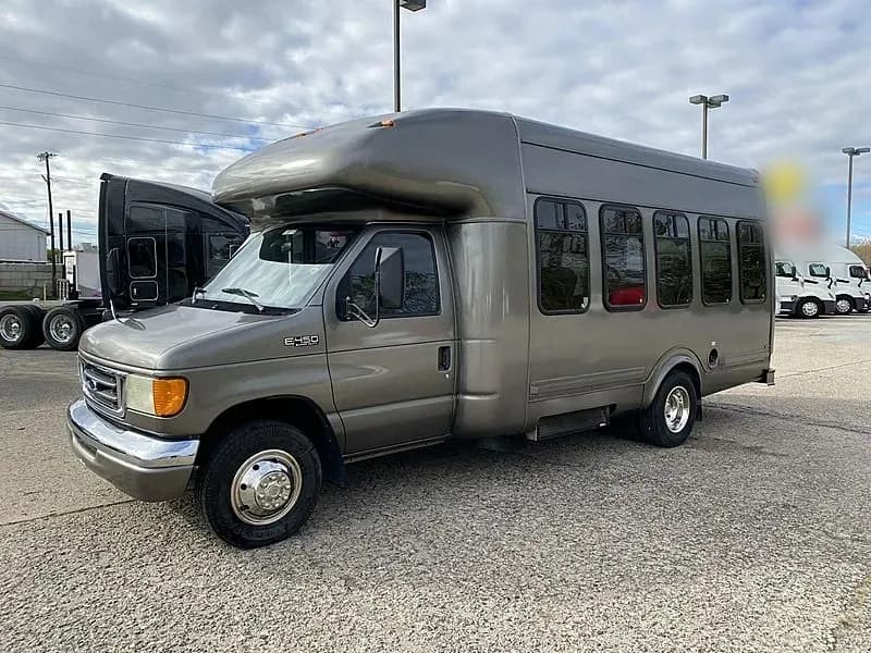 2003 Ford E450 Cutaway Shuttle Bus - Image 2 2003 Ford E450 Cutaway Shuttle Bus - Image 2