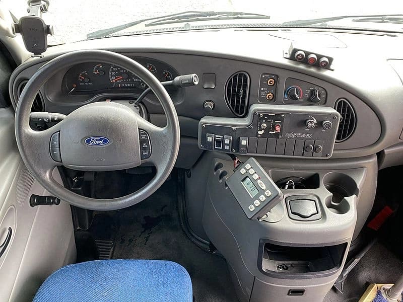 2003 Ford E450 Cutaway Shuttle Bus - Image 10 2003 Ford E450 Cutaway Shuttle Bus - Image 10