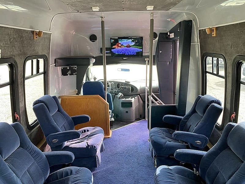 2003 Ford E450 Cutaway Shuttle Bus - Image 17 2003 Ford E450 Cutaway Shuttle Bus - Image 17