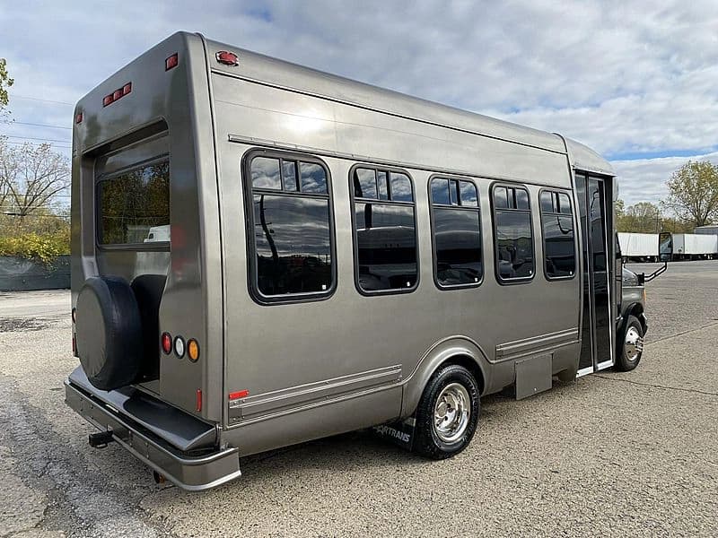 2003 Ford E450 Cutaway Shuttle Bus - Image 3 2003 Ford E450 Cutaway Shuttle Bus - Image 3