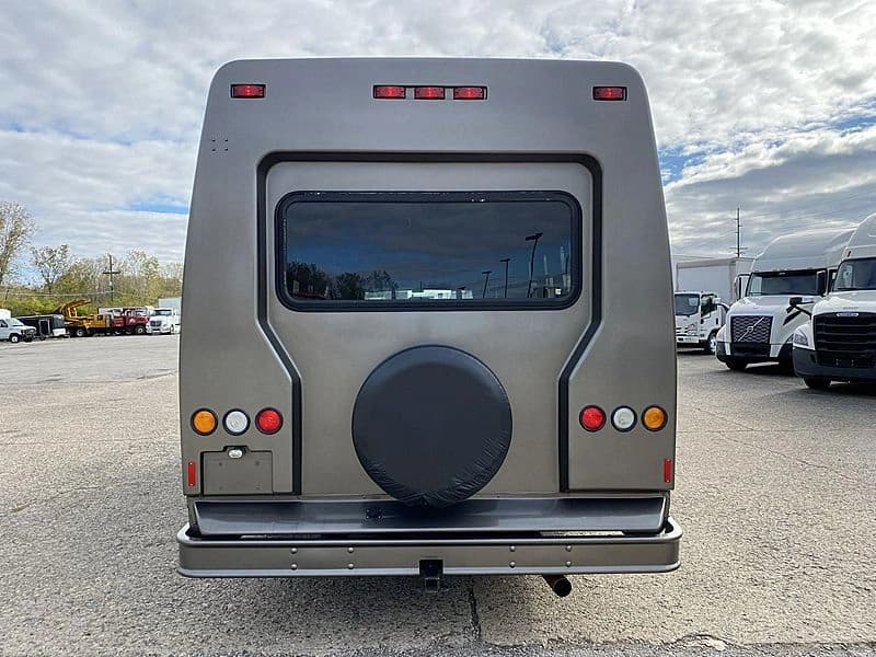 2003 Ford E450 Cutaway Shuttle Bus - Image 5 2003 Ford E450 Cutaway Shuttle Bus - Image 5