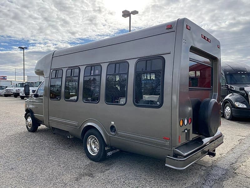 2003 Ford E450 Cutaway Shuttle Bus - Image 6 2003 Ford E450 Cutaway Shuttle Bus - Image 6