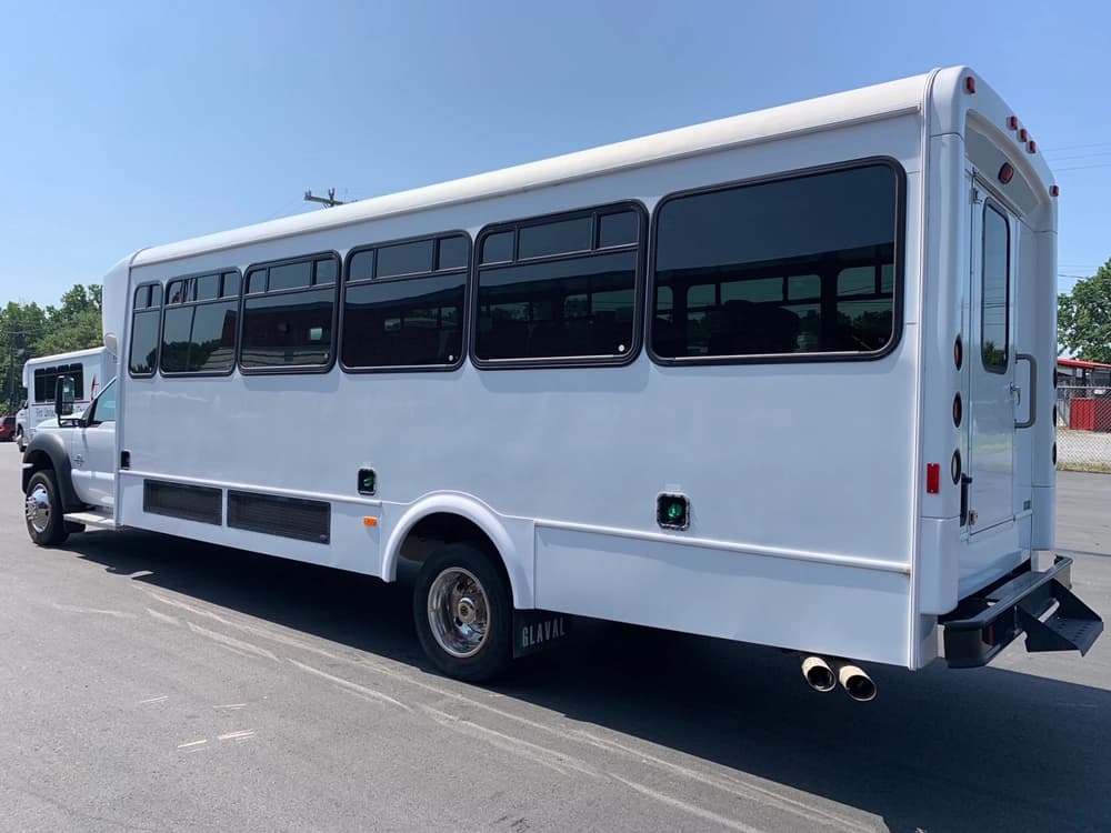 2012 Ford F550 Shuttle Bus - Image 4 2012 Ford F550 Shuttle Bus - Image 4