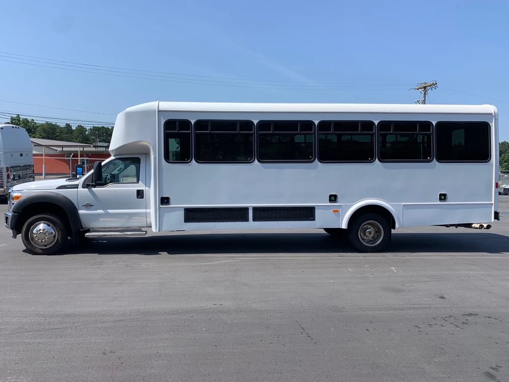 2012 Ford F550 Shuttle Bus - Image 5 2012 Ford F550 Shuttle Bus - Image 5