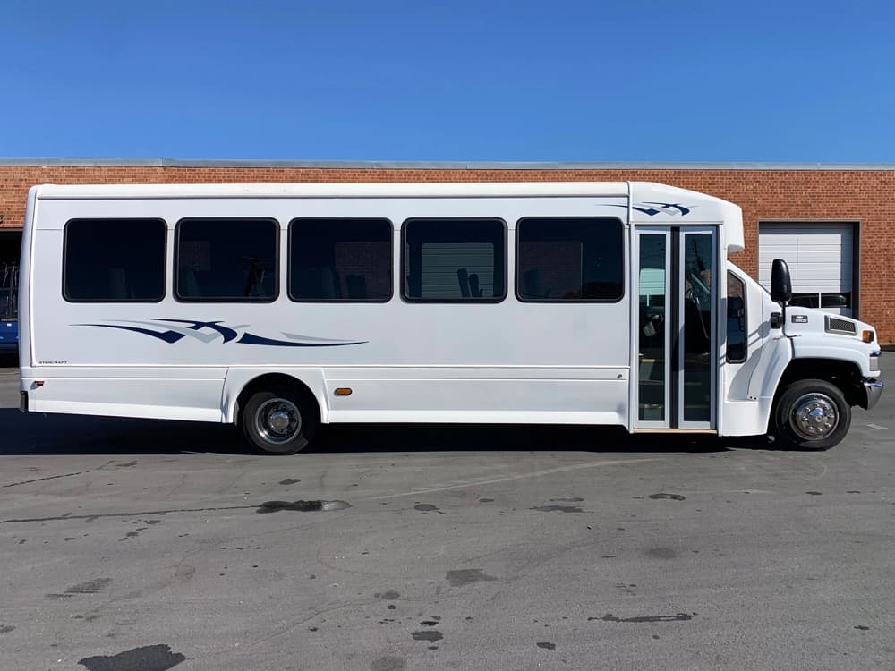 2008 Chevrolet C5500 Shuttle Bus - Image 2 2008 Chevrolet C5500 Shuttle Bus - Image 2