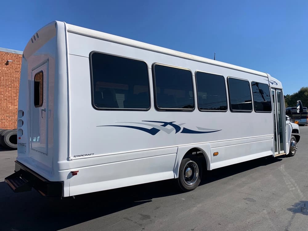 2008 Chevrolet C5500 Shuttle Bus - Image 3 2008 Chevrolet C5500 Shuttle Bus - Image 3