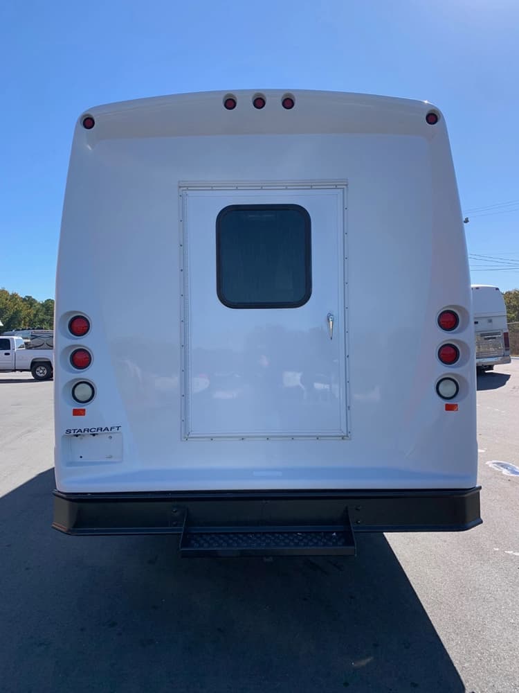 2008 Chevrolet C5500 Shuttle Bus - Image 4 2008 Chevrolet C5500 Shuttle Bus - Image 4