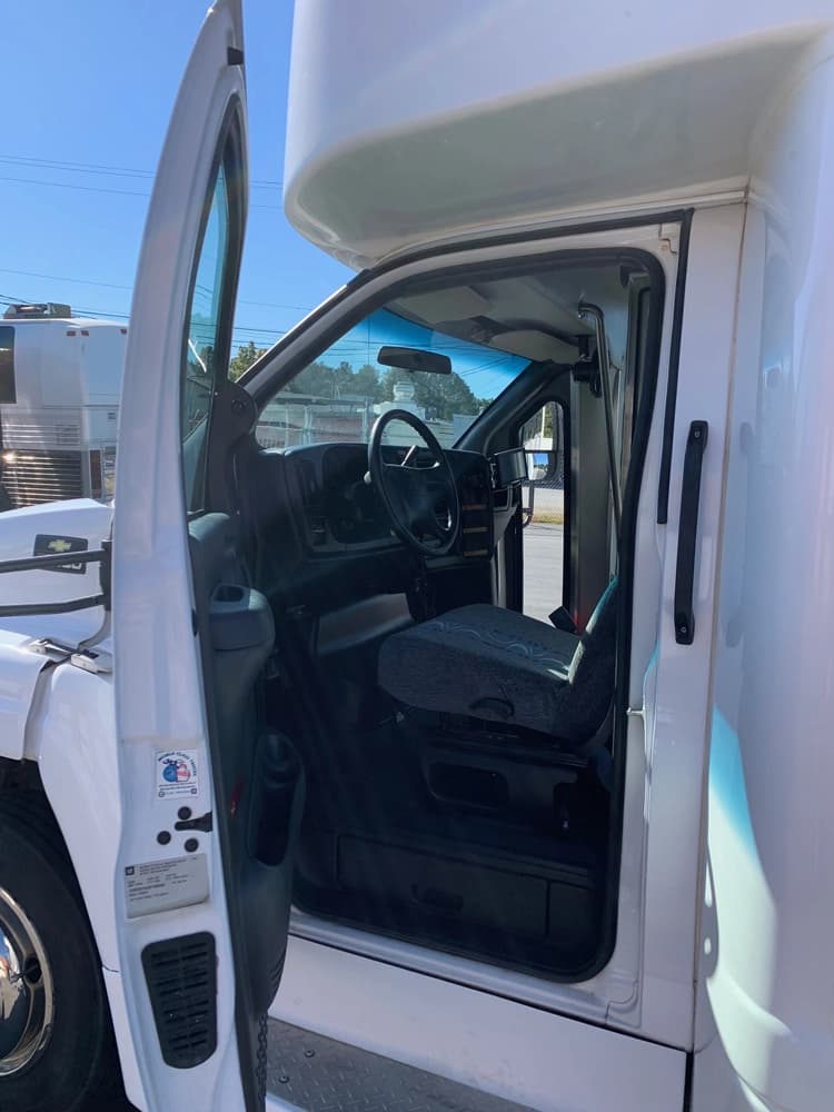 2008 Chevrolet C5500 Shuttle Bus - Image 8 2008 Chevrolet C5500 Shuttle Bus - Image 8