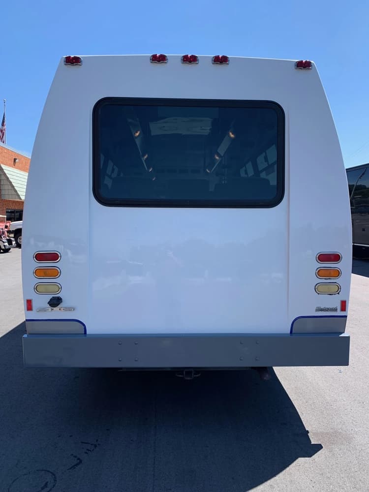 2002 Ford E450 Shuttle Bus - Image 4 2002 Ford E450 Shuttle Bus - Image 4