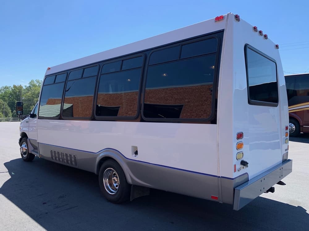 2002 Ford E450 Shuttle Bus - Image 5 2002 Ford E450 Shuttle Bus - Image 5
