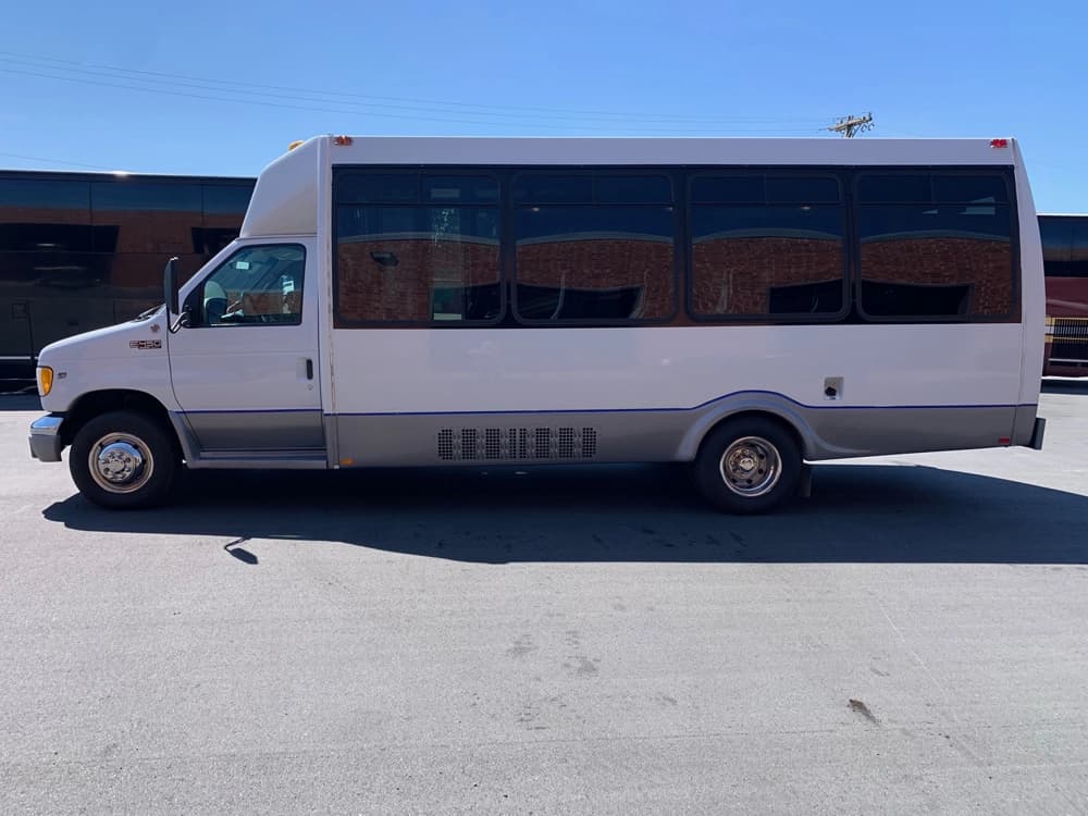 2002 Ford E450 Shuttle Bus - Image 6 2002 Ford E450 Shuttle Bus - Image 6