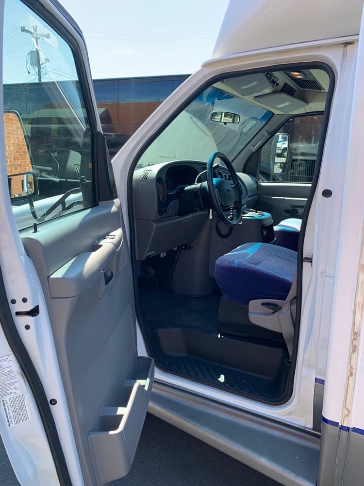 2002 Ford E450 Shuttle Bus - Image 7 2002 Ford E450 Shuttle Bus - Image 7