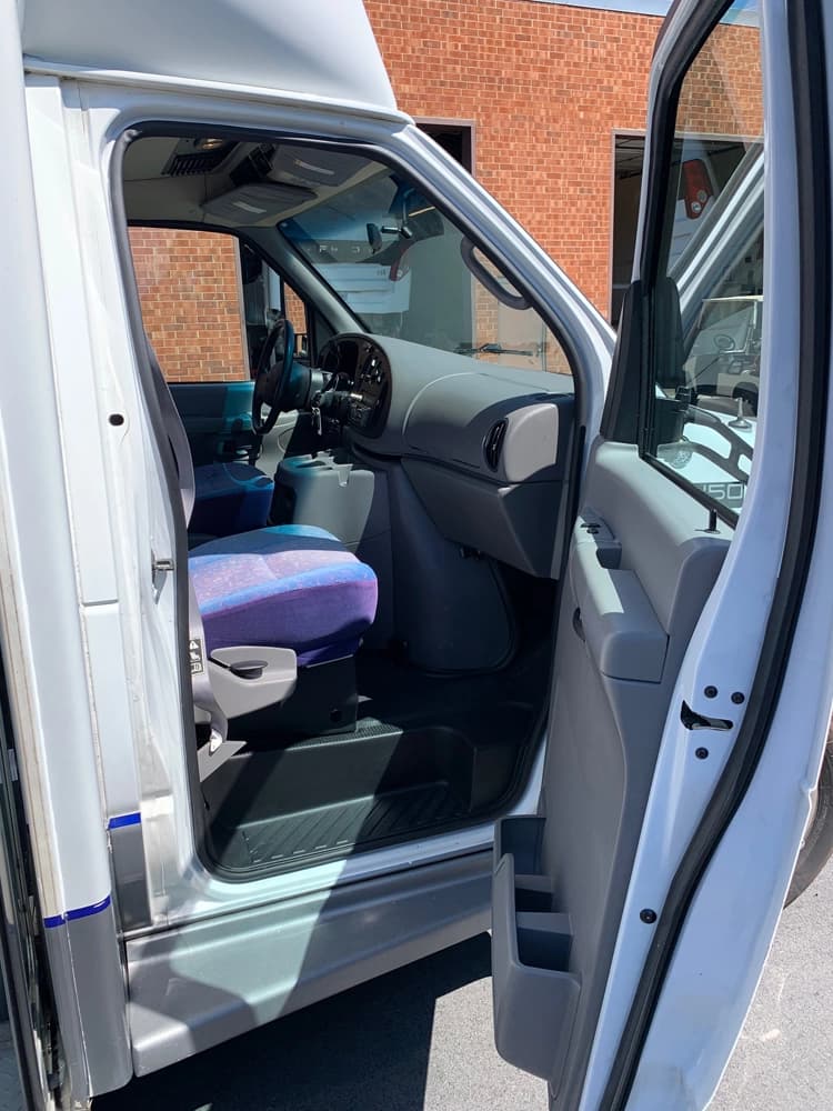 2002 Ford E450 Shuttle Bus - Image 8 2002 Ford E450 Shuttle Bus - Image 8