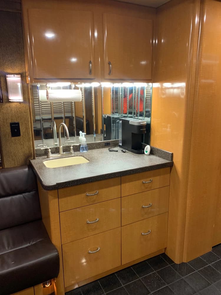 2008 Prevost XLII Motorhome - Image 8 2008 Prevost XLII Motorhome - Image 8