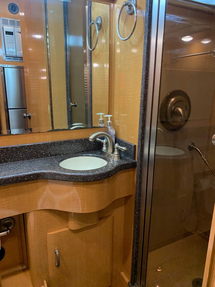 2008 Prevost XLII Motorhome - Image 11 2008 Prevost XLII Motorhome - Image 11