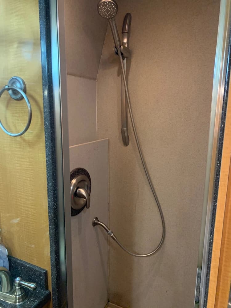 2008 Prevost XLII Motorhome - Image 12 2008 Prevost XLII Motorhome - Image 12