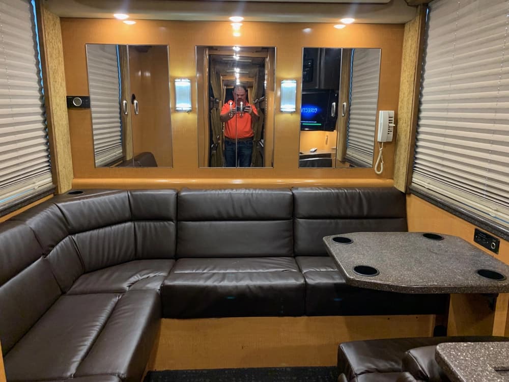 2008 Prevost XLII Motorhome - Image 15 2008 Prevost XLII Motorhome - Image 15