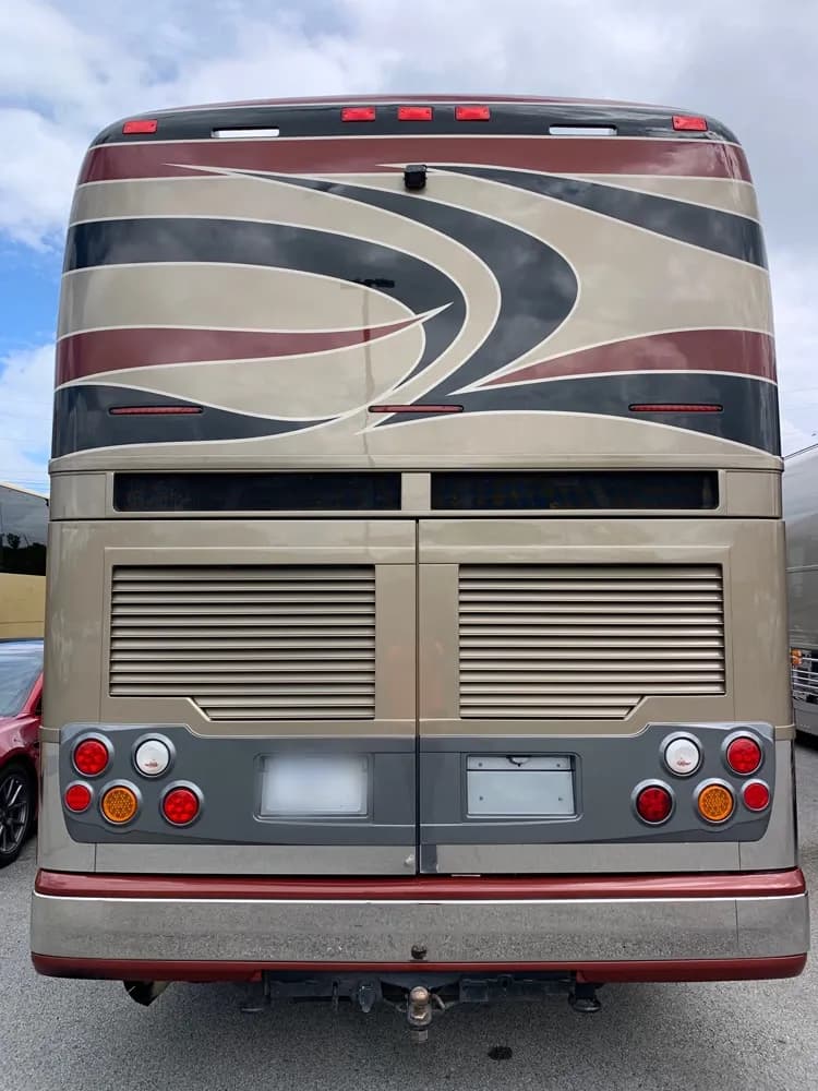 2008 Prevost XLII Motorhome - Image 3 2008 Prevost XLII Motorhome - Image 3