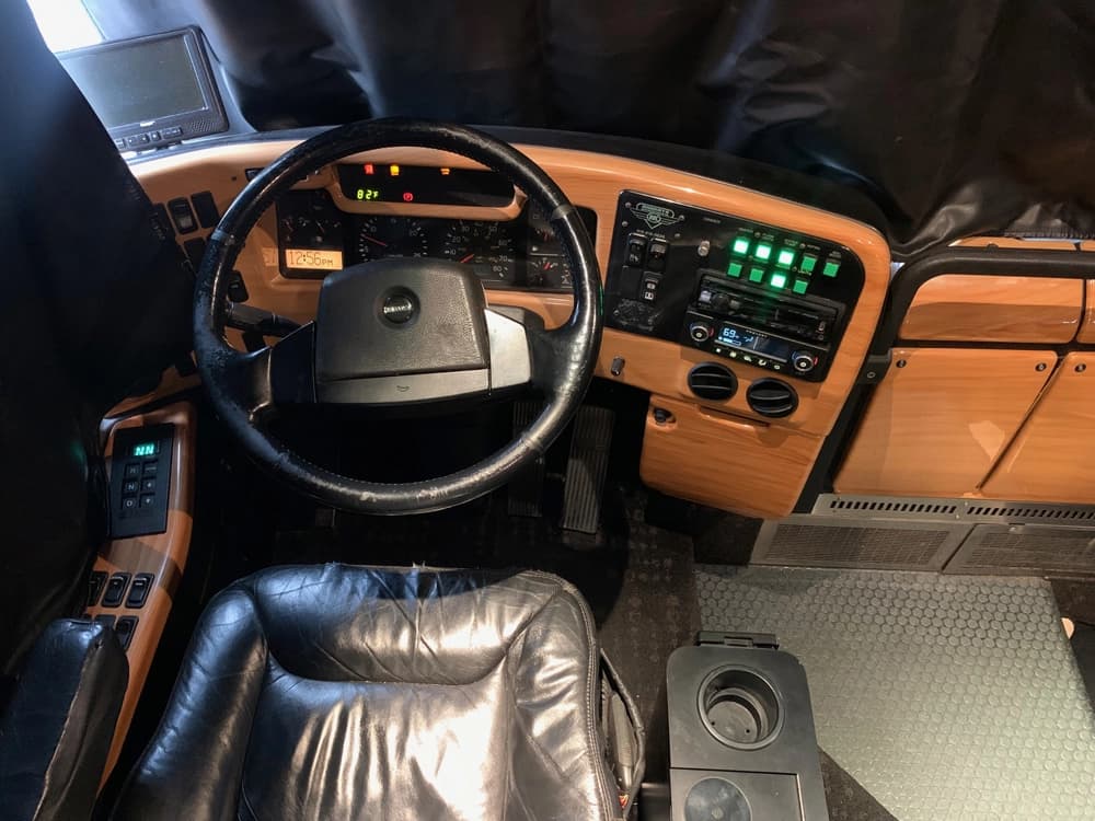 2008 Prevost XLII Motorhome - Image 4 2008 Prevost XLII Motorhome - Image 4