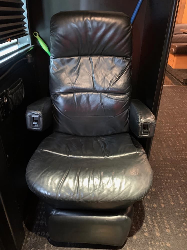 2008 Prevost XLII Motorhome - Image 5 2008 Prevost XLII Motorhome - Image 5