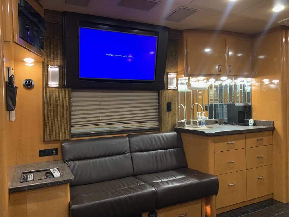 2008 Prevost XLII Motorhome - Image 7 2008 Prevost XLII Motorhome - Image 7