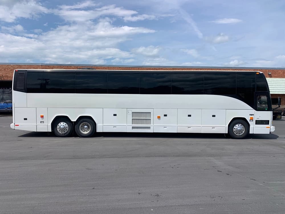 2000 Prevost H3-45 Coach Bus - Image 2 2000 Prevost H3-45 Coach Bus - Image 2