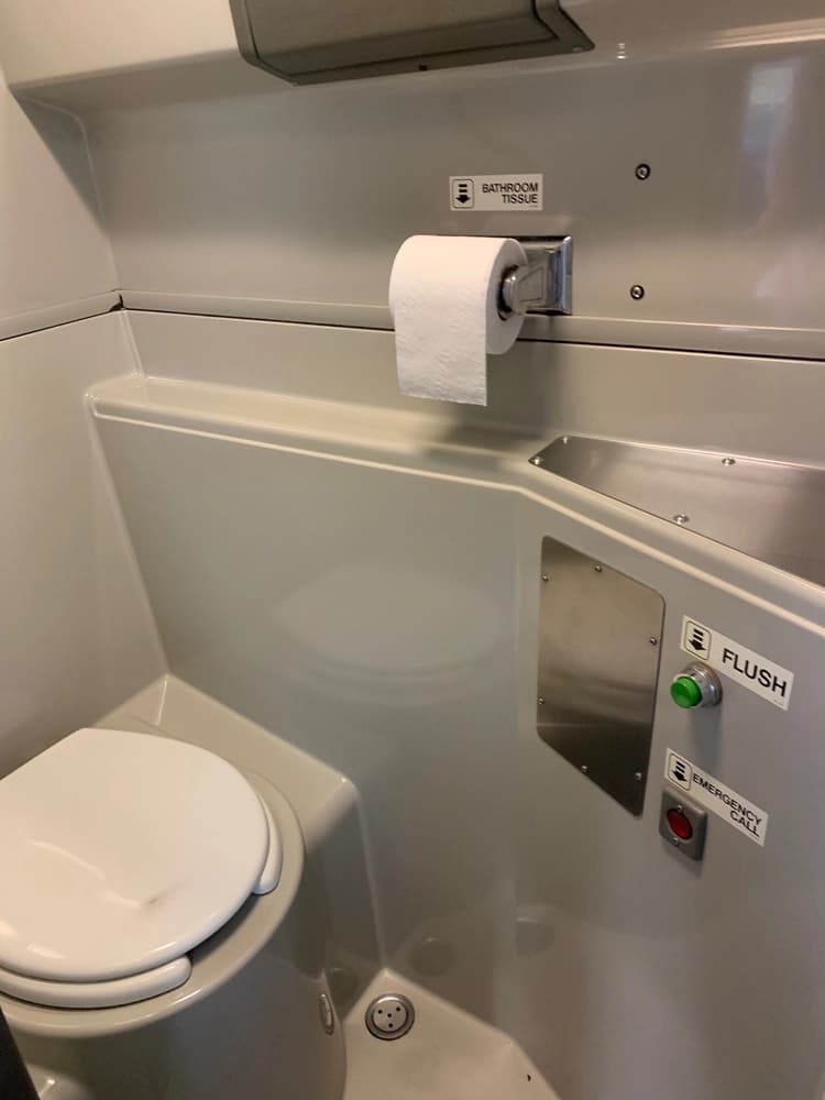 2000 Prevost H3-45 Coach Bus - Image 13 2000 Prevost H3-45 Coach Bus - Image 13