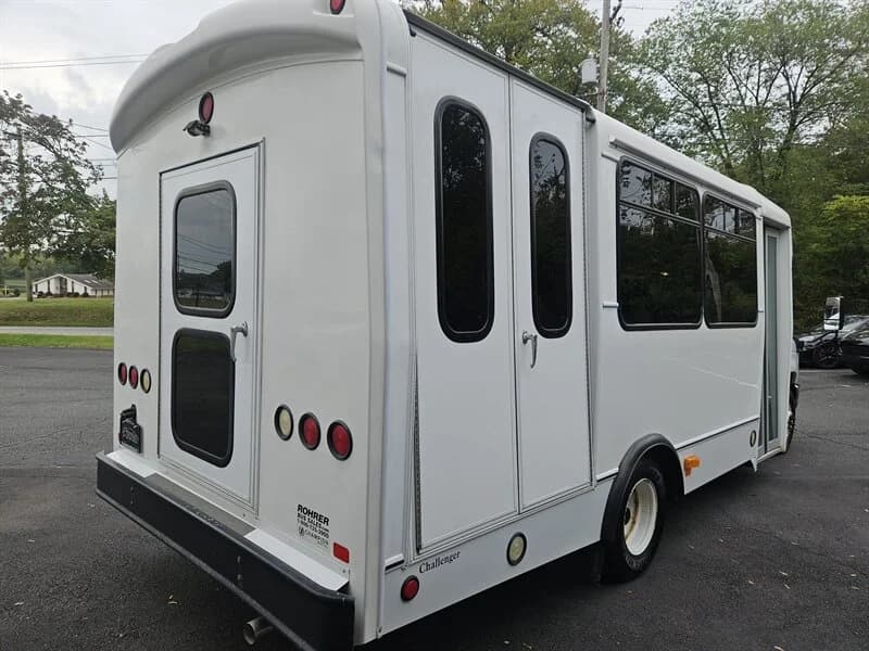 2014 Ford E-350 ADA Shuttle 12P - Thumbnail 3 2014 Ford E-350 ADA Shuttle 12P - Thumbnail 3