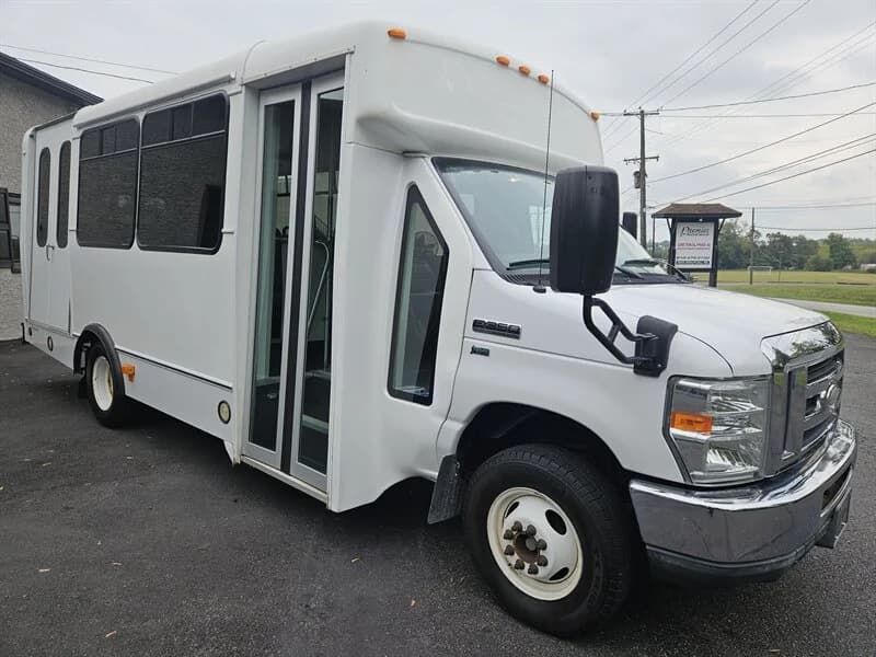 2014 Ford E-350 ADA Shuttle 12P - Thumbnail 2 2014 Ford E-350 ADA Shuttle 12P - Thumbnail 2