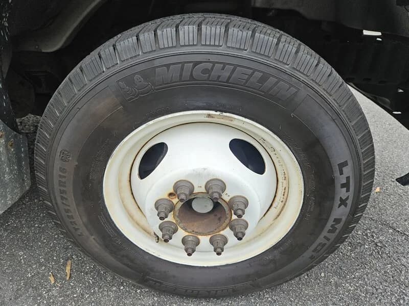 2014 Ford E-350 ADA Shuttle 12P - Thumbnail 16 2014 Ford E-350 ADA Shuttle 12P - Thumbnail 16