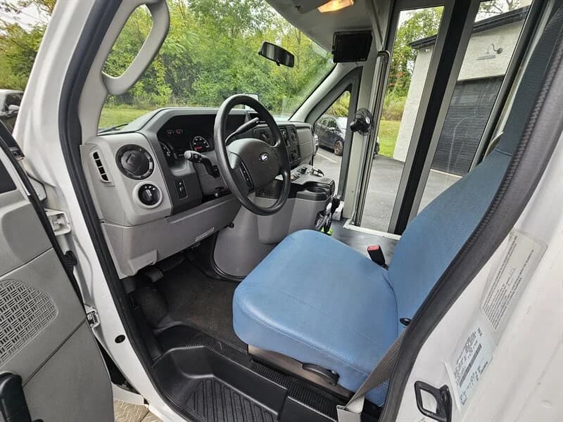 2014 Ford E-350 ADA Shuttle 12P - Thumbnail 12 2014 Ford E-350 ADA Shuttle 12P - Thumbnail 12