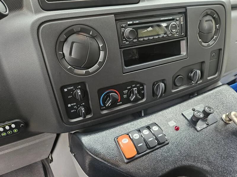 2014 Ford E-350 ADA Shuttle 12P - Thumbnail 14 2014 Ford E-350 ADA Shuttle 12P - Thumbnail 14