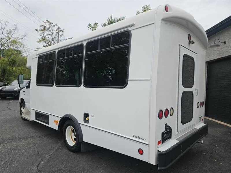 2014 Ford E-350 ADA Shuttle 12P - Thumbnail 4 2014 Ford E-350 ADA Shuttle 12P - Thumbnail 4