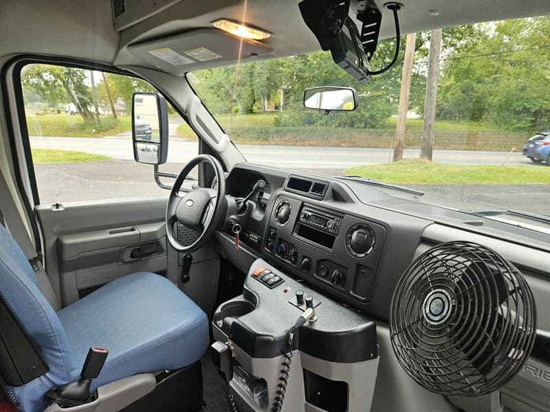 2014 Ford E-350 ADA Shuttle 12P - Thumbnail 6 2014 Ford E-350 ADA Shuttle 12P - Thumbnail 6