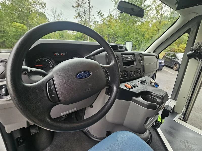 2014 Ford E-350 ADA Shuttle 12P - Thumbnail 13 2014 Ford E-350 ADA Shuttle 12P - Thumbnail 13