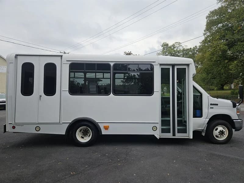 2014 Ford E-350 ADA Shuttle 12P - Thumbnail 19 2014 Ford E-350 ADA Shuttle 12P - Thumbnail 19