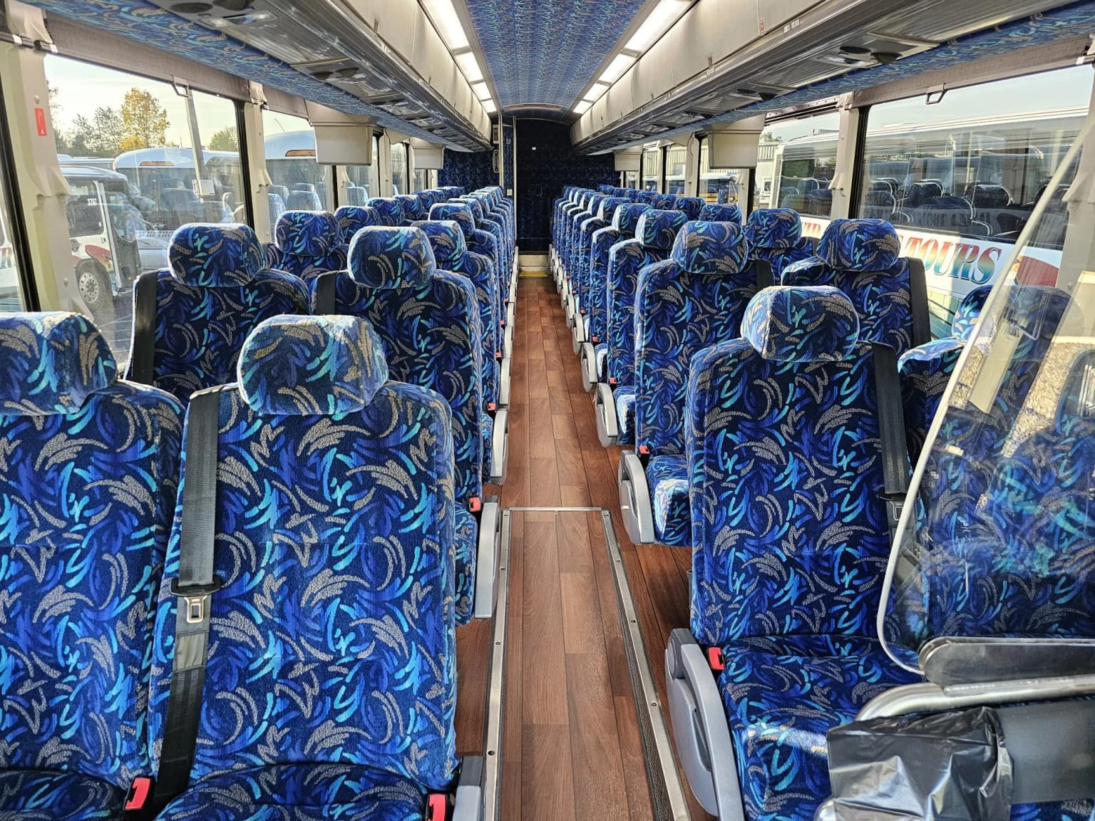 2016 MCI D4005 - Thumbnail 3 2016 MCI D4005 - Thumbnail 3