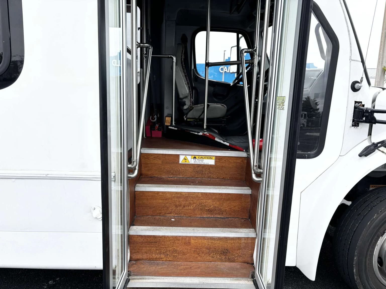 2015 Freightliner Goshen ADA 34P - Thumbnail 7 2015 Freightliner Goshen ADA 34P - Thumbnail 7