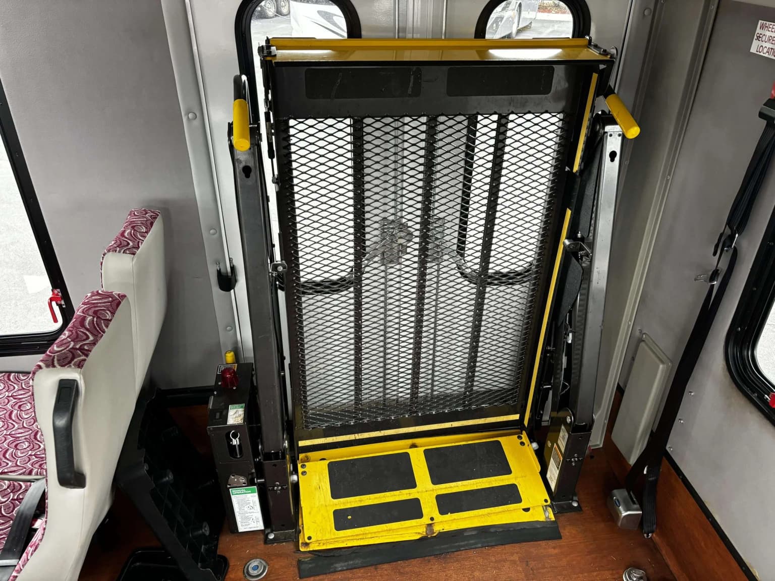 2015 Freightliner Goshen ADA 34P - Thumbnail 11 2015 Freightliner Goshen ADA 34P - Thumbnail 11