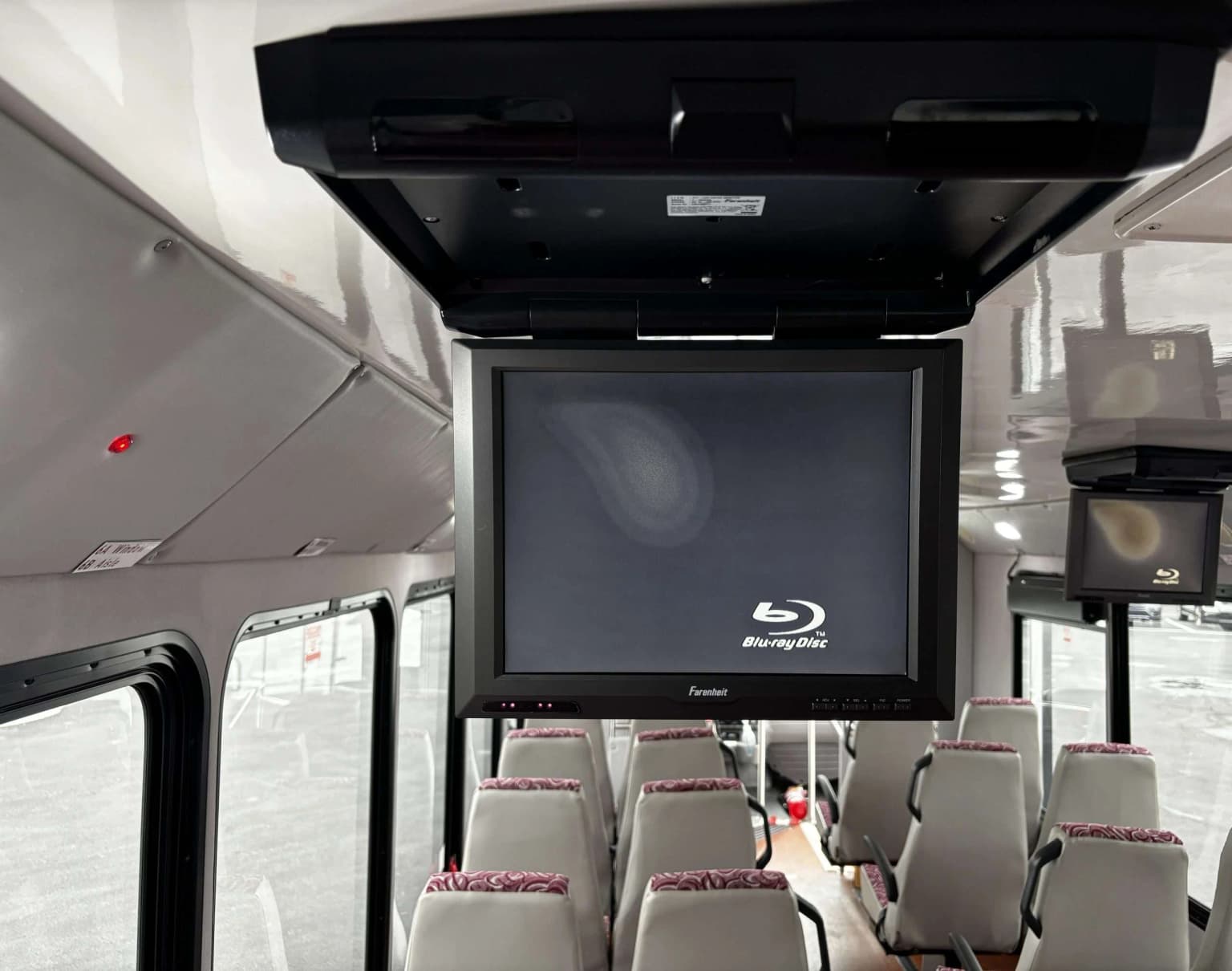 2015 Freightliner Goshen ADA 34P - Thumbnail 13 2015 Freightliner Goshen ADA 34P - Thumbnail 13