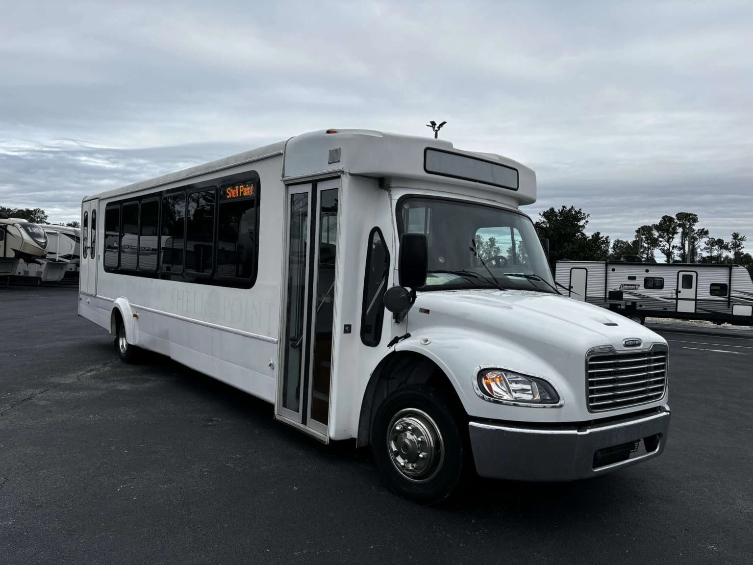 2015 Freightliner Goshen ADA 34P - Thumbnail 2 2015 Freightliner Goshen ADA 34P - Thumbnail 2