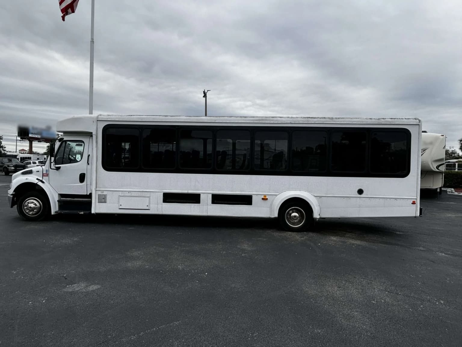 2015 Freightliner Goshen ADA 34P - Thumbnail 6 2015 Freightliner Goshen ADA 34P - Thumbnail 6