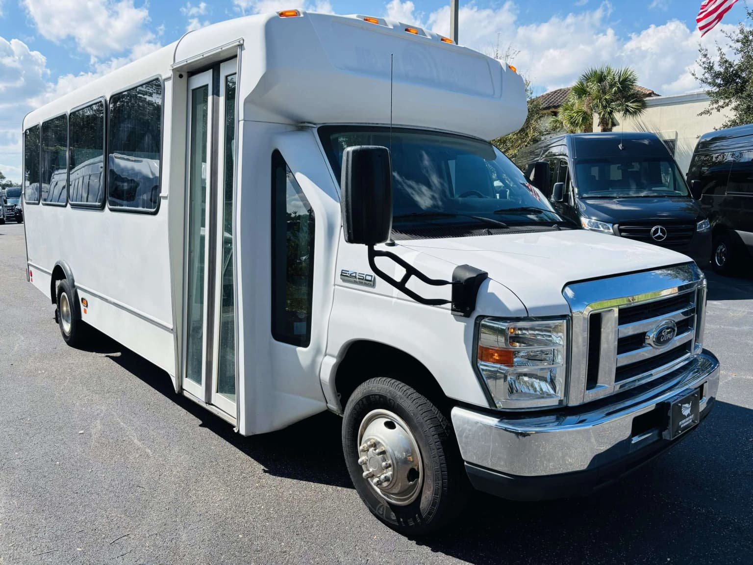 2017 Ford E450 Challenger 25P - Thumbnail 2 2017 Ford E450 Challenger 25P - Thumbnail 2