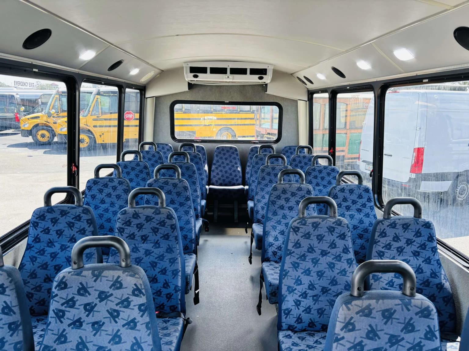 2017 Ford E450 Challenger 25P - Thumbnail 6 2017 Ford E450 Challenger 25P - Thumbnail 6