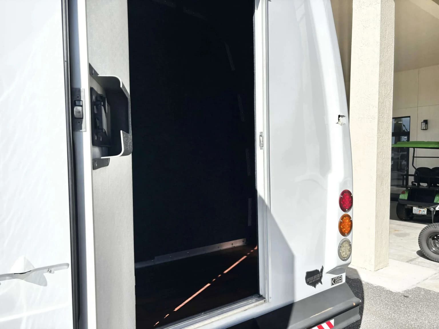 2018 Ford E-450 Elkhart KSIR 24P - Thumbnail 4 2018 Ford E-450 Elkhart KSIR 24P - Thumbnail 4