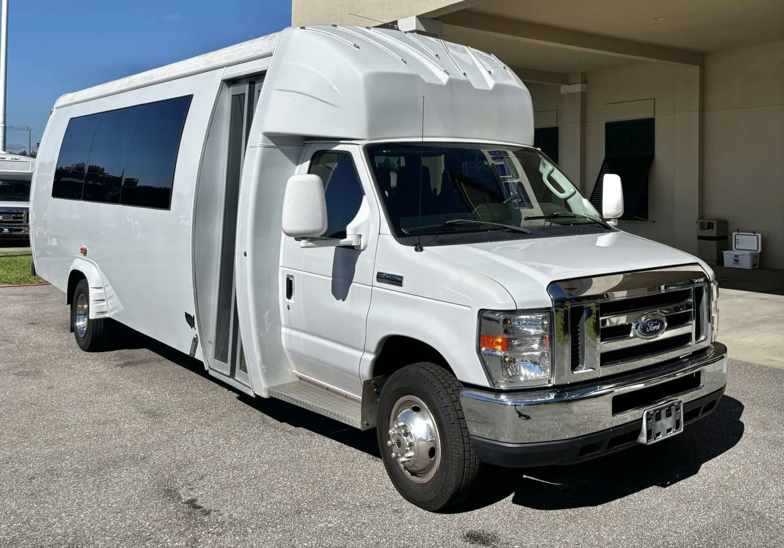 2018 Ford E-450 Elkhart KSIR 24P - Thumbnail 3 2018 Ford E-450 Elkhart KSIR 24P - Thumbnail 3