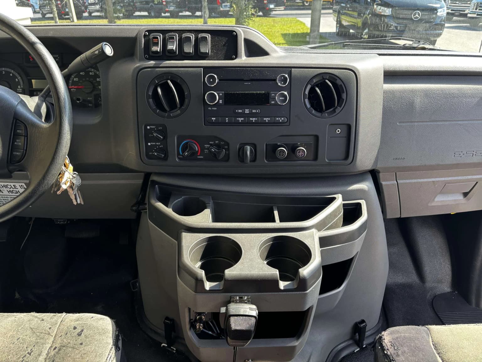 2018 Ford E-450 Elkhart KSIR 24P - Thumbnail 6 2018 Ford E-450 Elkhart KSIR 24P - Thumbnail 6