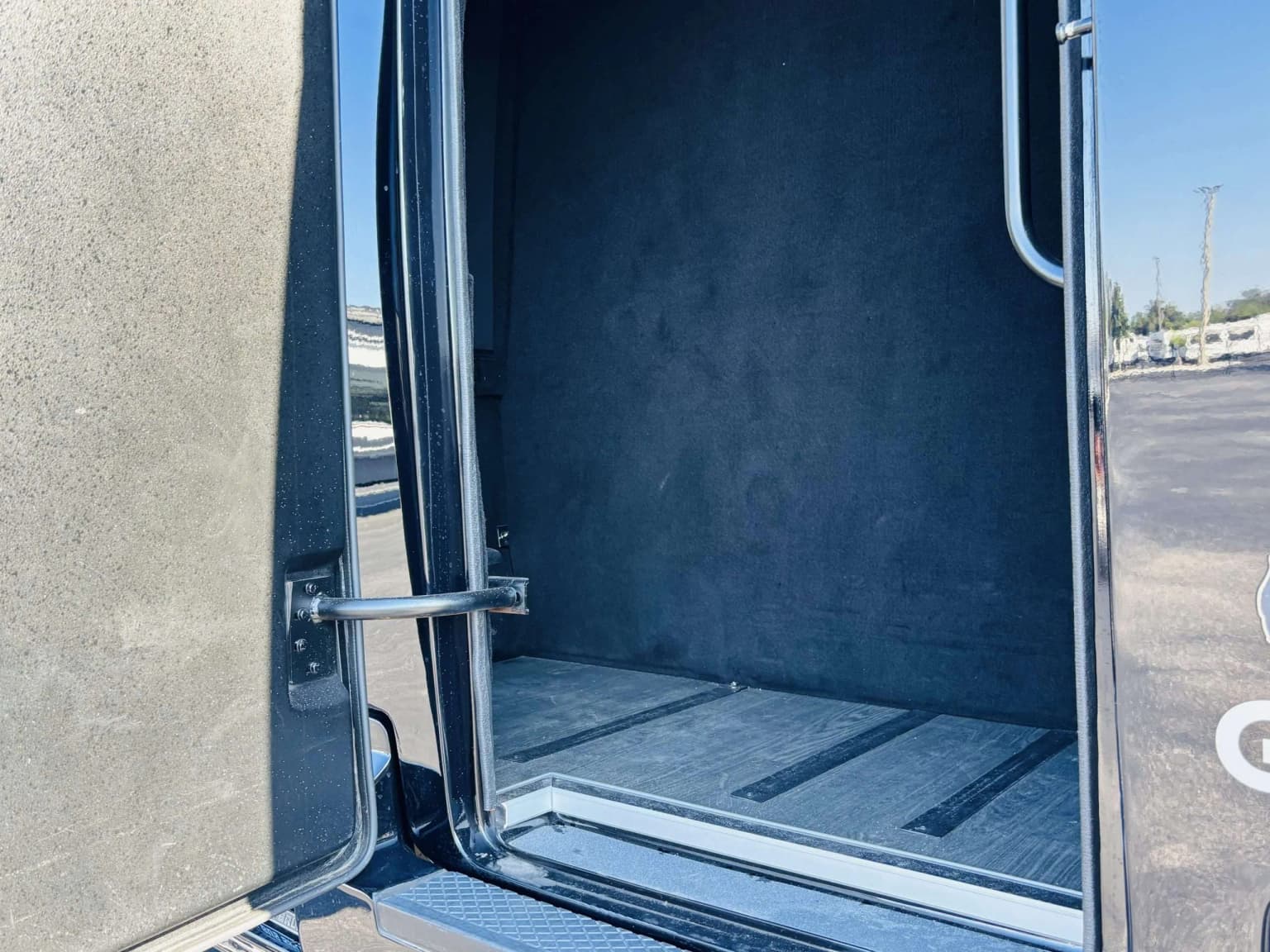 2024 Ford F-600 Grech 28P GM33 - Thumbnail 9 2024 Ford F-600 Grech 28P GM33 - Thumbnail 9