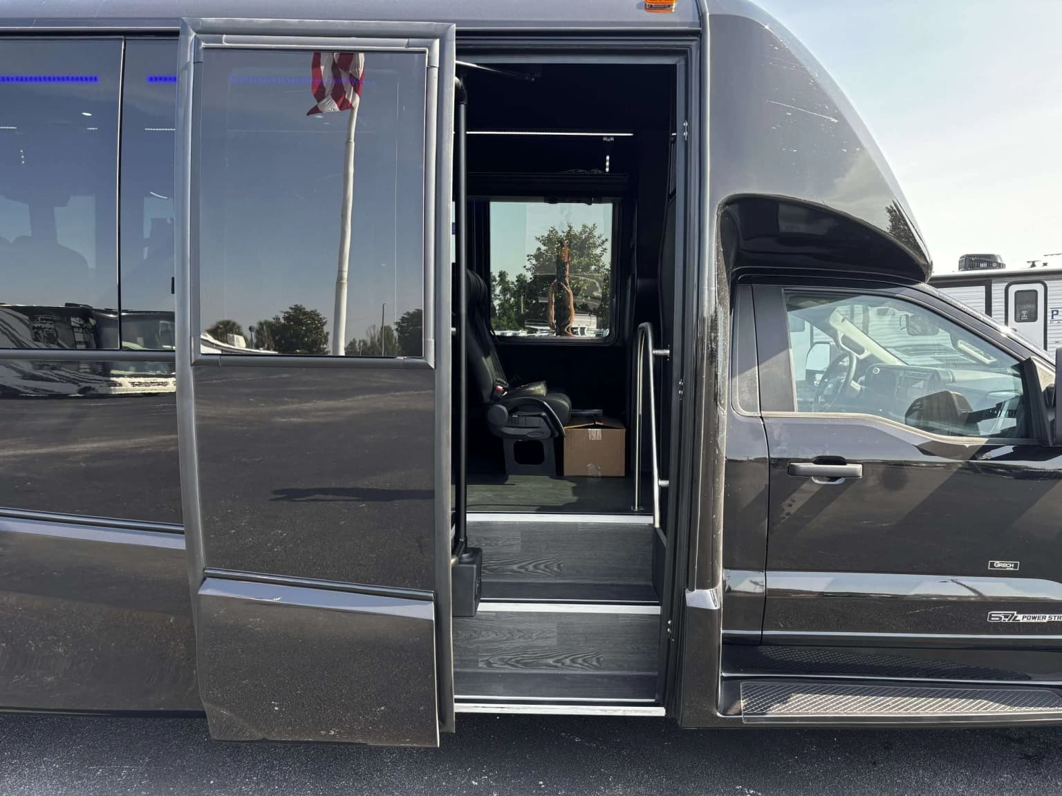 2024 Ford F-600 Grech 28P GM33 - Thumbnail 5 2024 Ford F-600 Grech 28P GM33 - Thumbnail 5